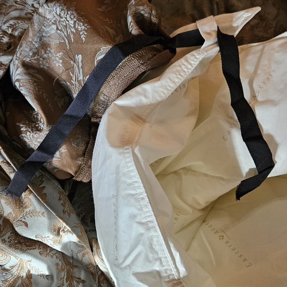 Elegant Gold and Brown Damask Bedding Set - Picture 6 of 11